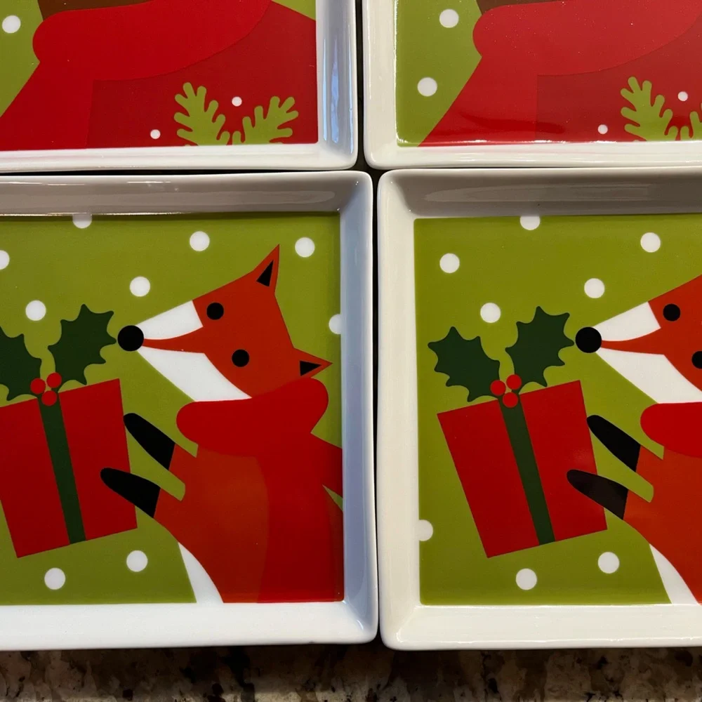 8 CRATE AND BARREL CHRISTMAS SQUARE APPETIZER DESSERT PLATES 6” NEW!